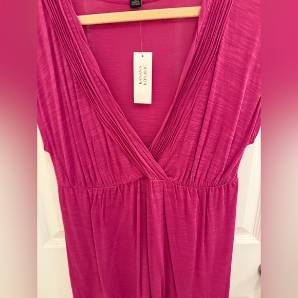 NWT. Banana Republic factory women’s top. Size medium - Picture 2 of 4